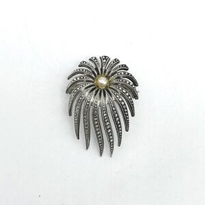 Vintage West Germany Silver Tone‎ Faux Pearl Burst Star Flower Brooch Pin